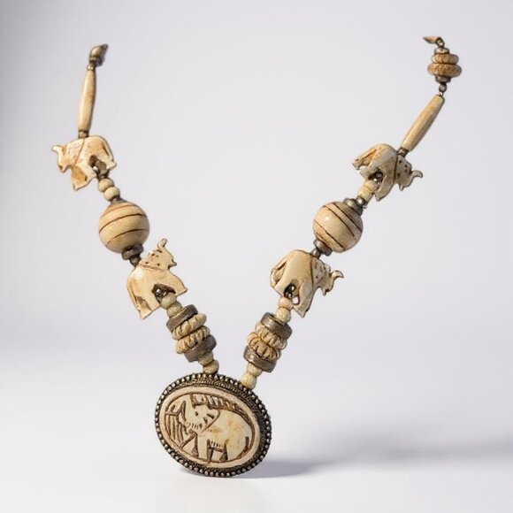 Vintage Carved  Elephant Necklace Pendant Silver Toned Metal Exotic African - Picture 1 of 10